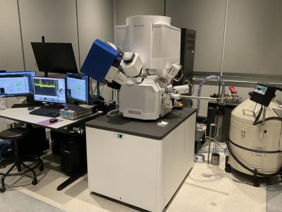 Hydra Bio pFIB with METEOR FLM